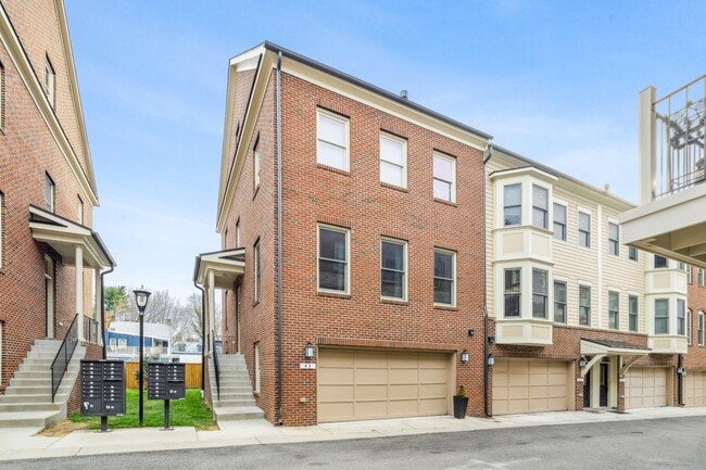 43 Maxwell Square