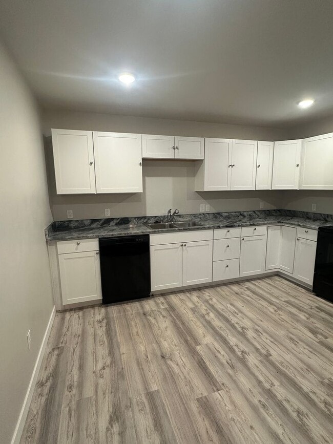Photo - Brand New & Charming 2 Bedroom, 2 Bathroom Unit in St. Anthony!