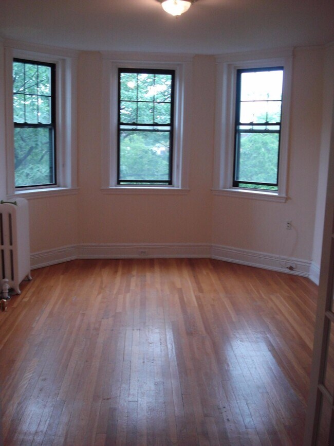 Photo - 384 Riverway