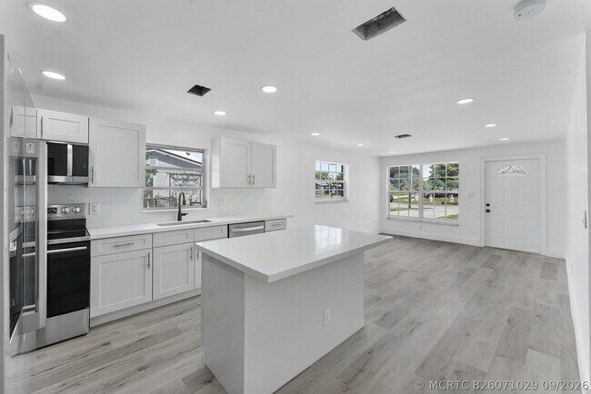 Photo - 354 NW 4th Pl