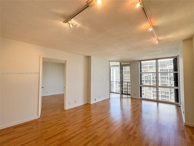 Building Photo - 1901 Brickell Ave Unit B1405 Rental