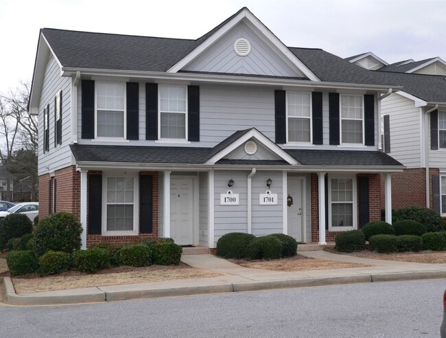 Magnolia Place Apartments - Building Exterior