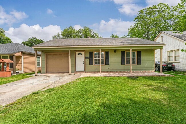 Photo - 8332 Glenview Dr House