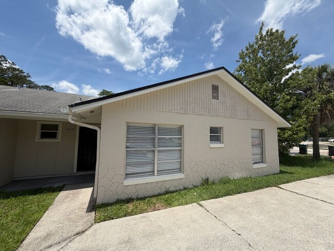 Photo - 3 bed 2 bath tri plex near UCF