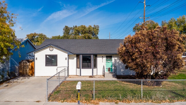 Building Photo - 924 E Georgia Ave