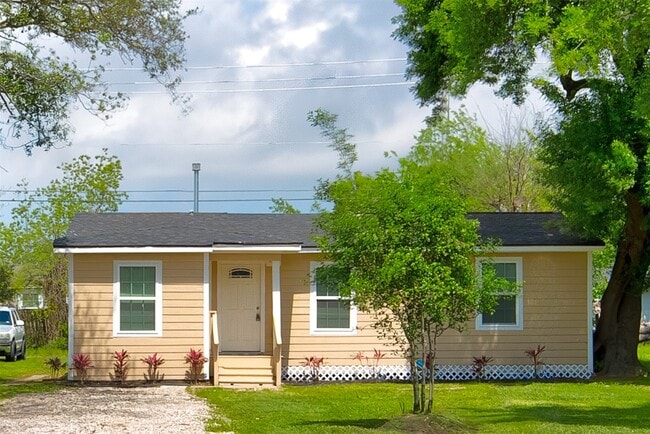Photo - 100 18th Ave N