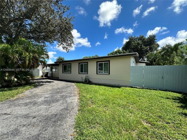 Building Photo - 3101 SW 102nd Pl