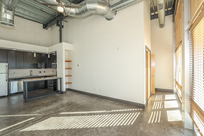 2BR, 2BA - 842SF - Living and Dining Area