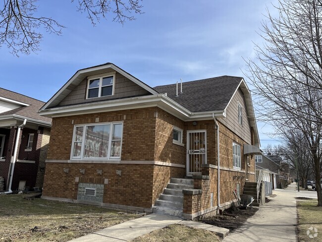 Building Photo - 6059 W Warwick Ave Rental