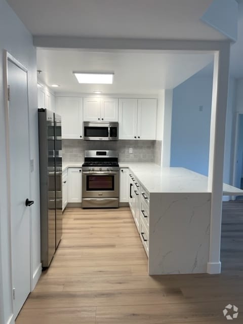 Building Photo - 4477 Woodman Ave Unit Woodman Villas #209 Rental