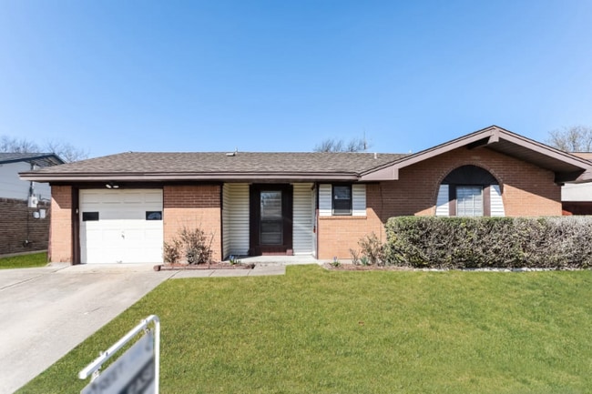 Building Photo - 2626 Princeton Dr Rental