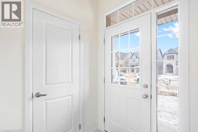 Photo - 456 Adelaide St