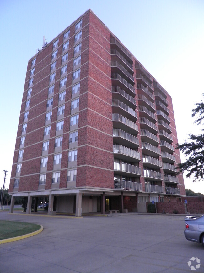 Building Photo - Highland House