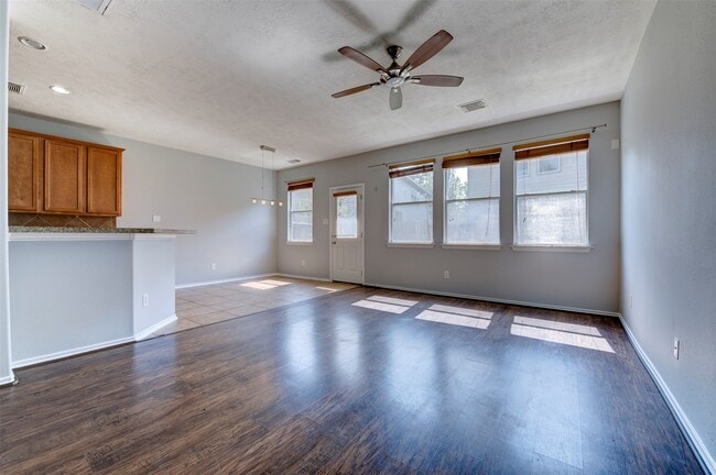 Photo - 47 Wickerdale Pl