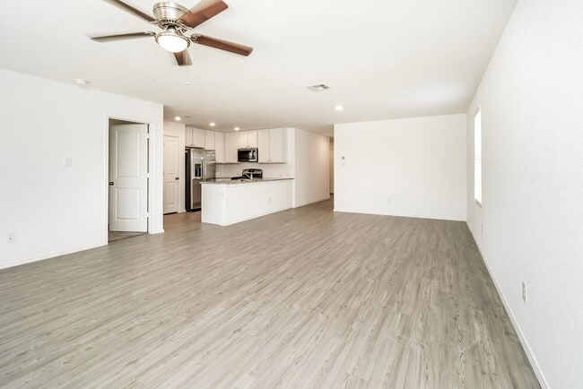 13937 Reservoir Dr