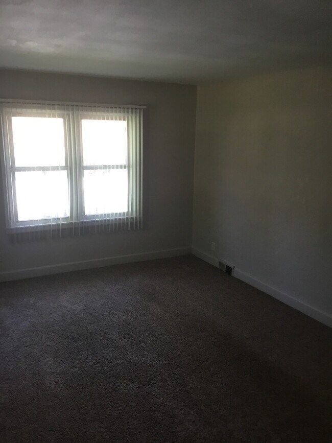 311 Dawn Ave House House Rental in Rockford, IL