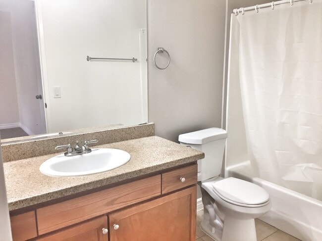 Photo - 8735 Variel Ave Unidad 104 Rental