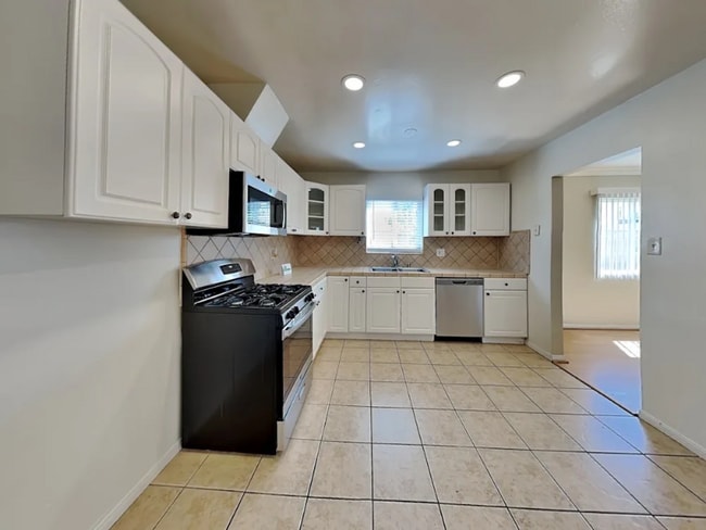 Photo - 7945 Lasaine Ave