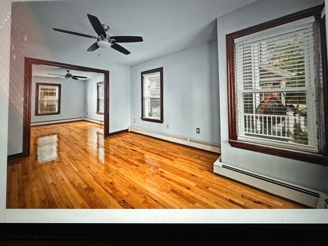 8 Woodville Park