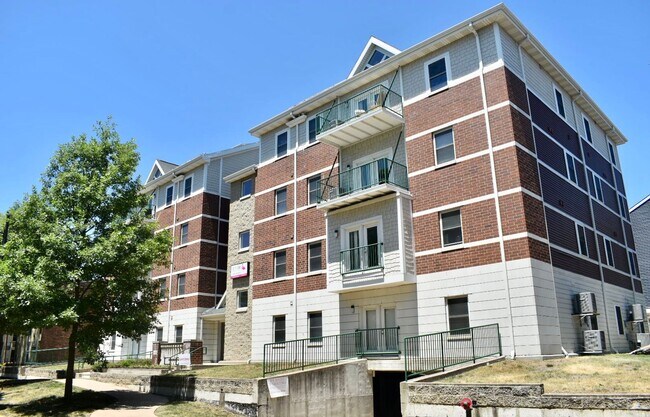 Photo - 606 E Stoughton St