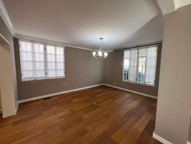 Área de comedor - 803 Schumacher Dr