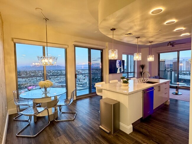 Photo - 200 W Sahara Ave Unidad 1808