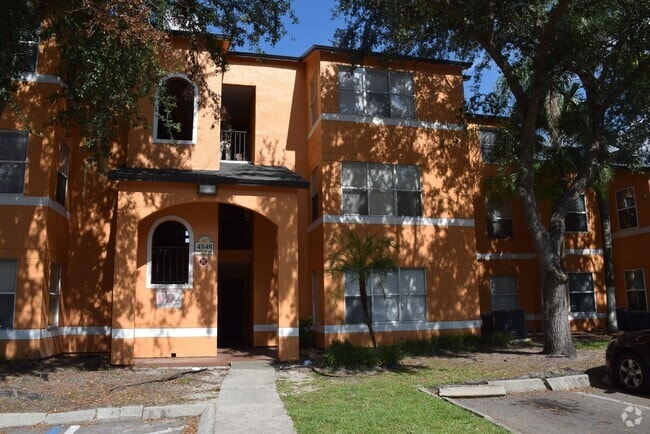 Building Photo - Prime Location in Orlando! Gated Community... Rental
