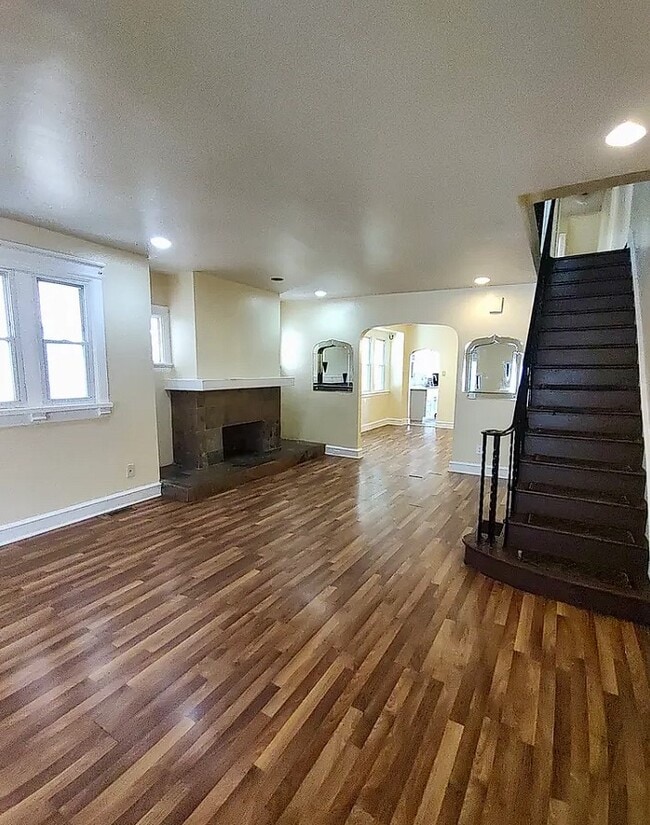 Photo - 6115 Carpenter St