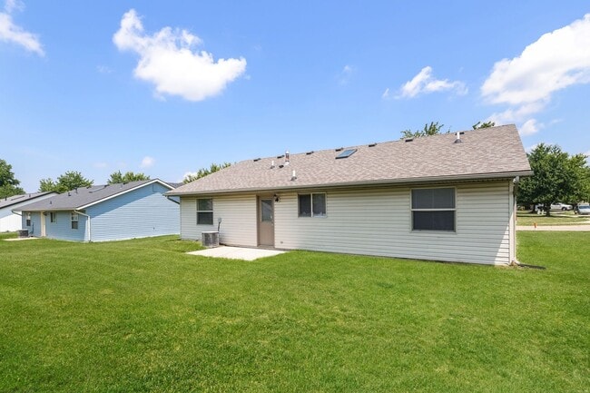 Photo - Check out this 3 bed 1.5 bath single family home in Springfield!