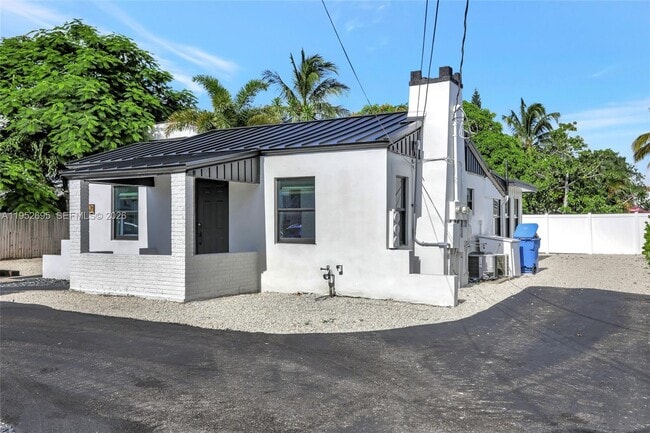 Photo - 3671 NE 11th Ave Unidad A