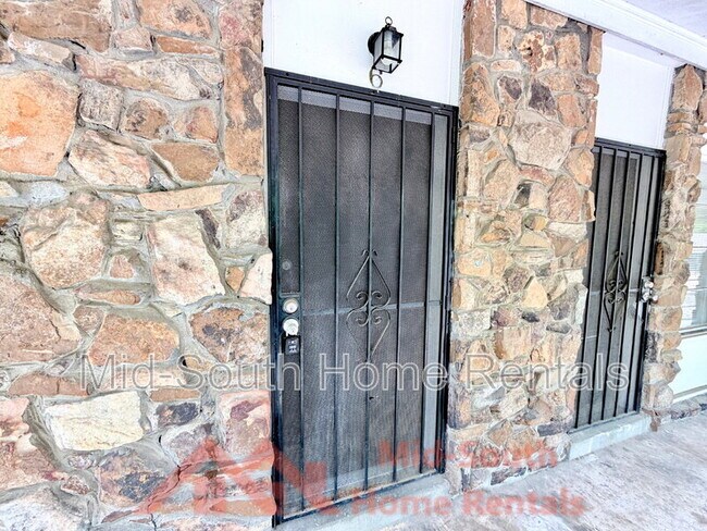 Photo - 3969 Southlawn Ave