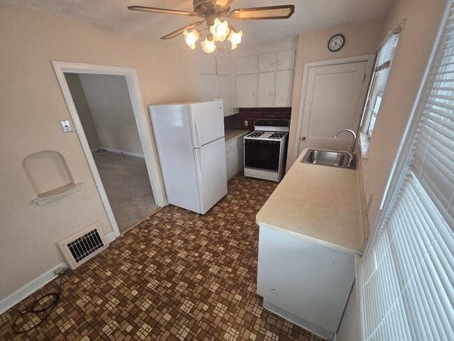 Photo - 2007 46th St