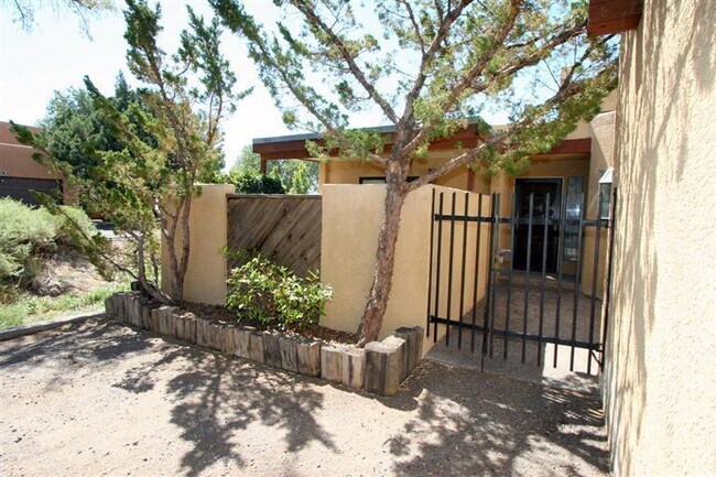 Photo - 830 Live Oak Rd NE