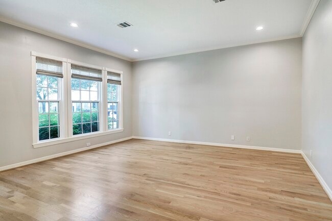 Photo - 4120 University Blvd