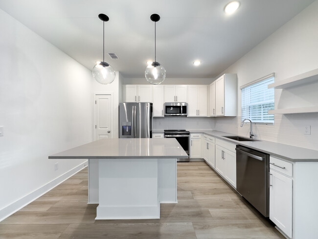 Photo - 126 Kingswood Cir