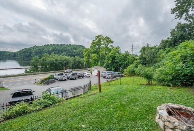 231 Lakeside Ave