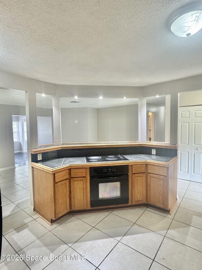 Photo - 2444 Victor Rd