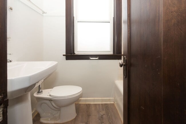 Photo - 1367 E 53rd St