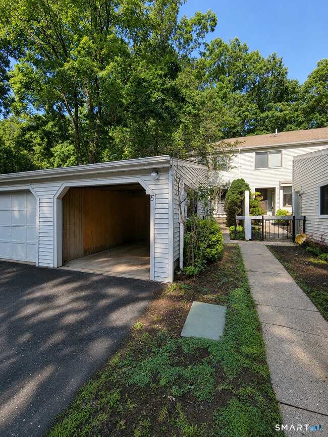5 Farmington Chase Crescent Unit 5