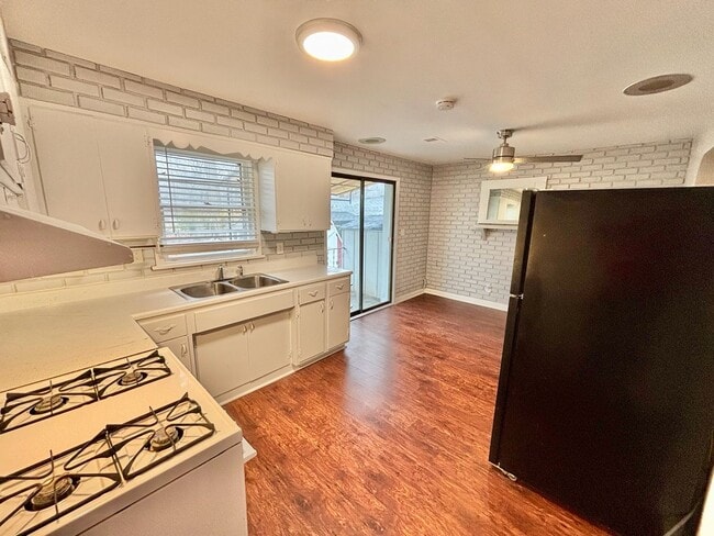 Photo - PRP - 2 bed, 1 bath - 40258 zip code, GARAGE!