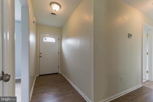 Building Photo - 6055 Dawn Dr