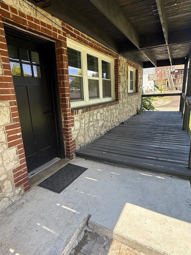 Photo - 709 Ridgecrest Way
