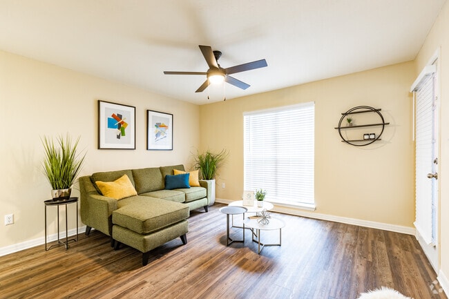 1 BR, 1 BA - 570 SF