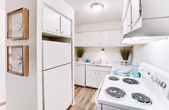 Photo - Oak Square Apartments