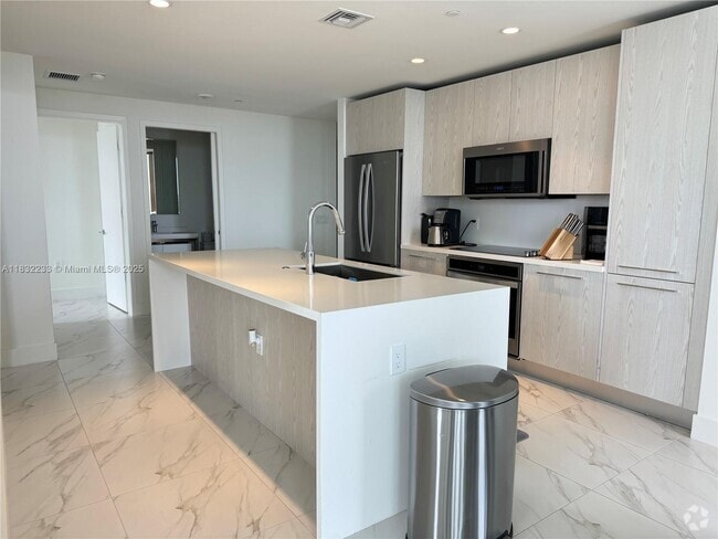 Building Photo - 2000 Metropica Wy Unit 2409 Rental