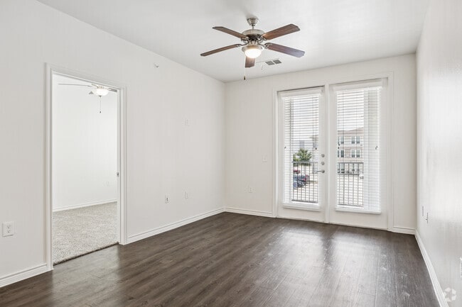 3BR, 2BA - 1,070SF - Living Room
