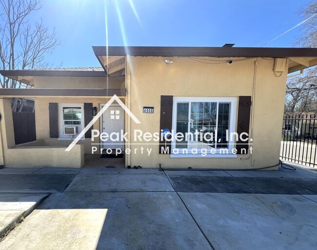 Charming 2bd/1ba Duplex- 5 Minutes From UC... - Charming 2bd/1ba Duplex- 5 Minutes From UC... House