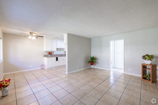 1BR, 1BA - 650SF - Living Room