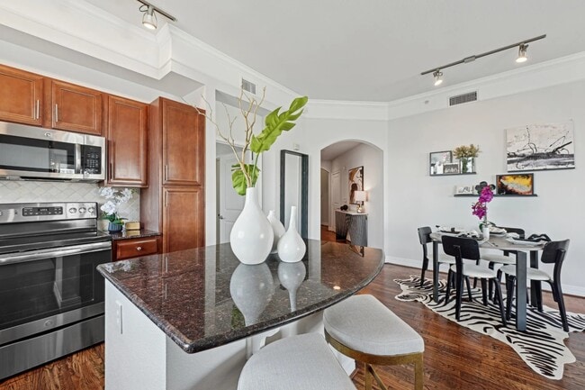 Building Photo - City Living with a Touch of Luxury! Unit DPO Rental