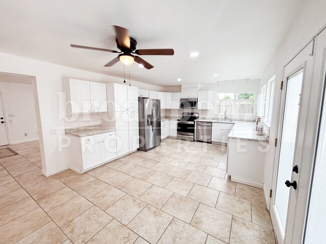 Building Photo - 581 Glenheather Dr Rental